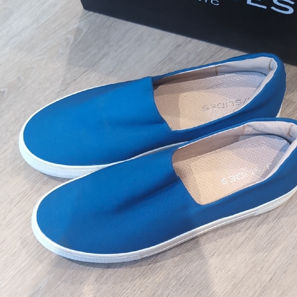 J Slides Blue Slip On Flats - Picture 2 of 8